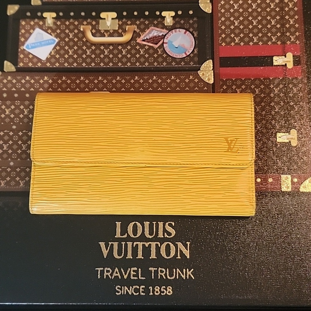 Louis Vuitton Sarah Yellow Epi Vintage Wallet